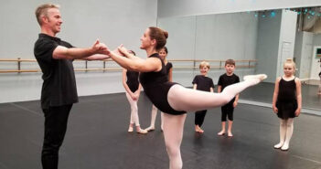 Artists from New York Theatre Ballet train students niceville inspire ballet valparaiso