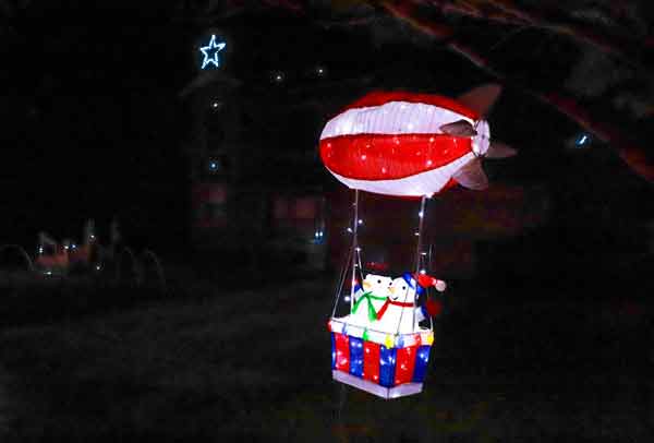 Troon Goon Christmas lights decor snowmen in blimp