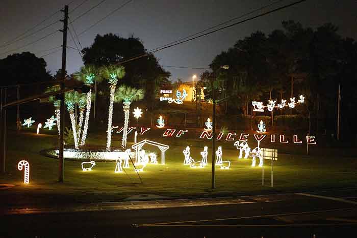 Niceville Triangle decorated for Christmas in 2003 - East side