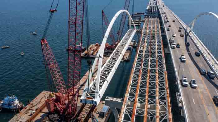 Pensacola Bay Bridge construction project, arch erected
