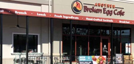 another broekn egg cafe exterior, destin commons