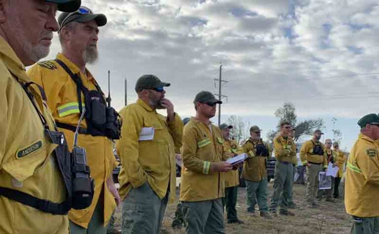 chipola complex wildfire, fiefighters get briefed