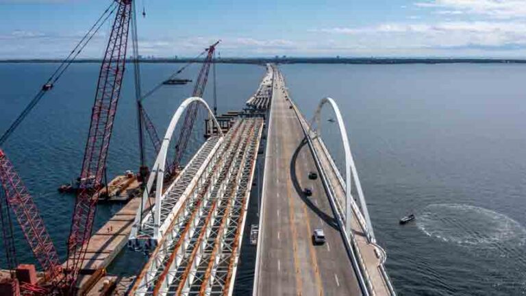 Pensacola Bay Bridge construction project, arch erected