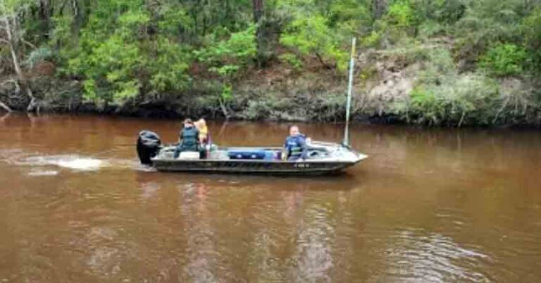 body found in Shoal River