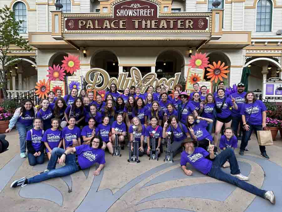 Ruckel chorus with trophies, group picture, in front of the palace theater at Dollywood.