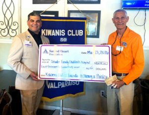 Niceville Kiwanis raises $8,638 for children’s hospital Representatives of the Kiwanis Club of Niceville-Valparaiso present an $8,638 donation check to Studer Family Children’s Hospital in memory of Phinley Huisken.